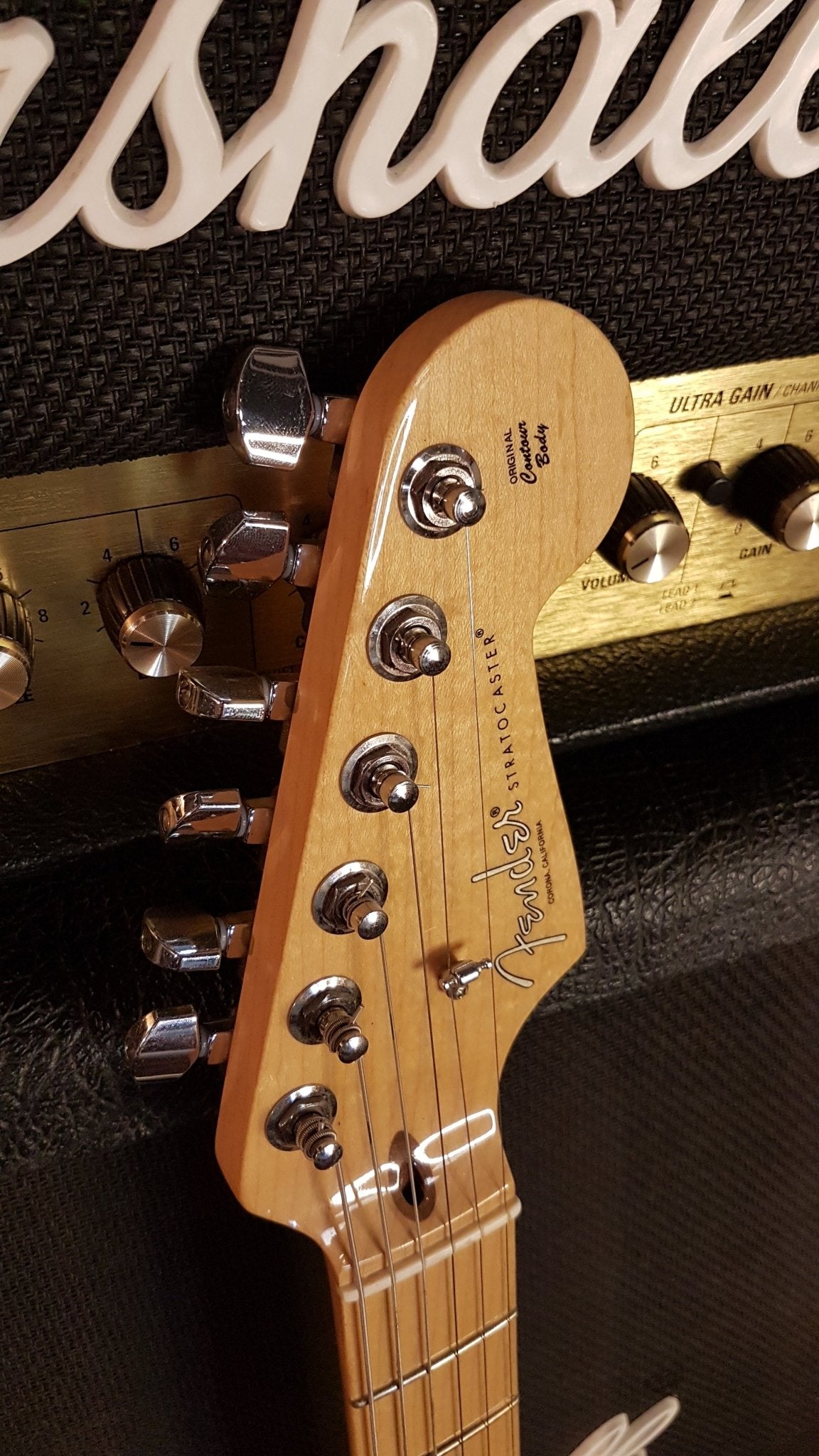 2019 Fender American Professional Stratocaster - Olympic White