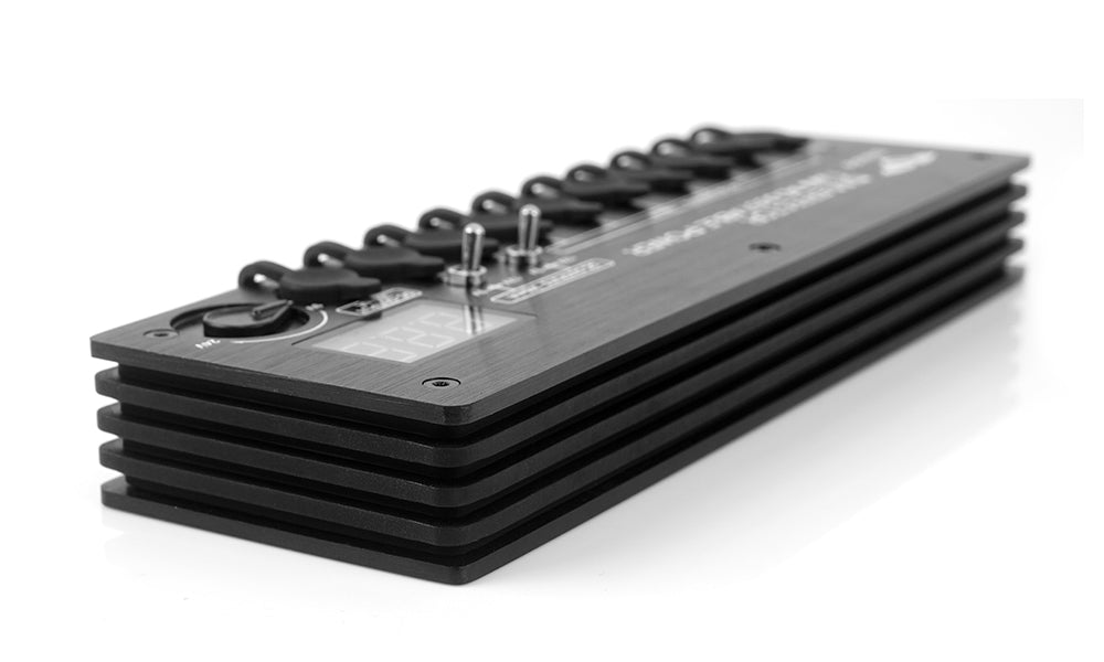 SWIFF AUDIO P100 ISOLATED POWER SUPPLY WITH REAL-TIME VOLTAGE DISPLAY - Fouche Guitars